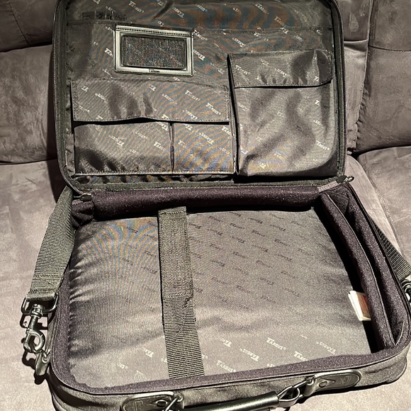 Targus Laptop Bag Classic Slim Briefcase Messenger Bag,Foam Padded Laptop Case - Picture 7 of 15